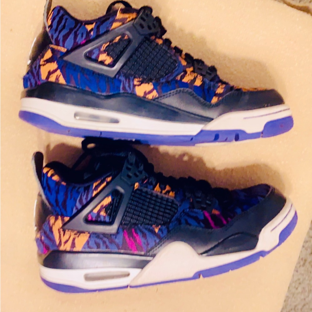 Jordan retro 4 size 6 men's
